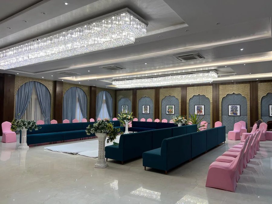 Banquet hall at Hotel Awadh Palace, Khurai